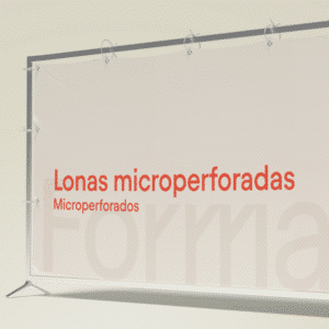 Lona microperforada publicitaria instalada en exterior con estructura metálica