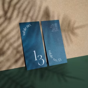 Tarjetones de invitación personalizados con tinta blanca